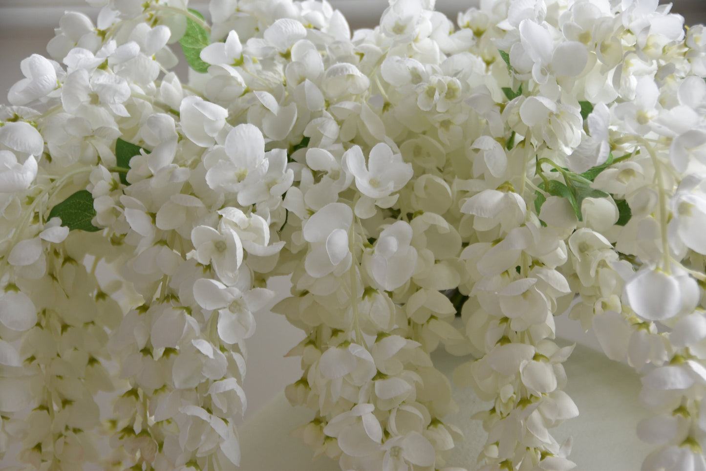 White Silk Wisteria Stem: Oscar-Ready Floral Decor for Luxury Events