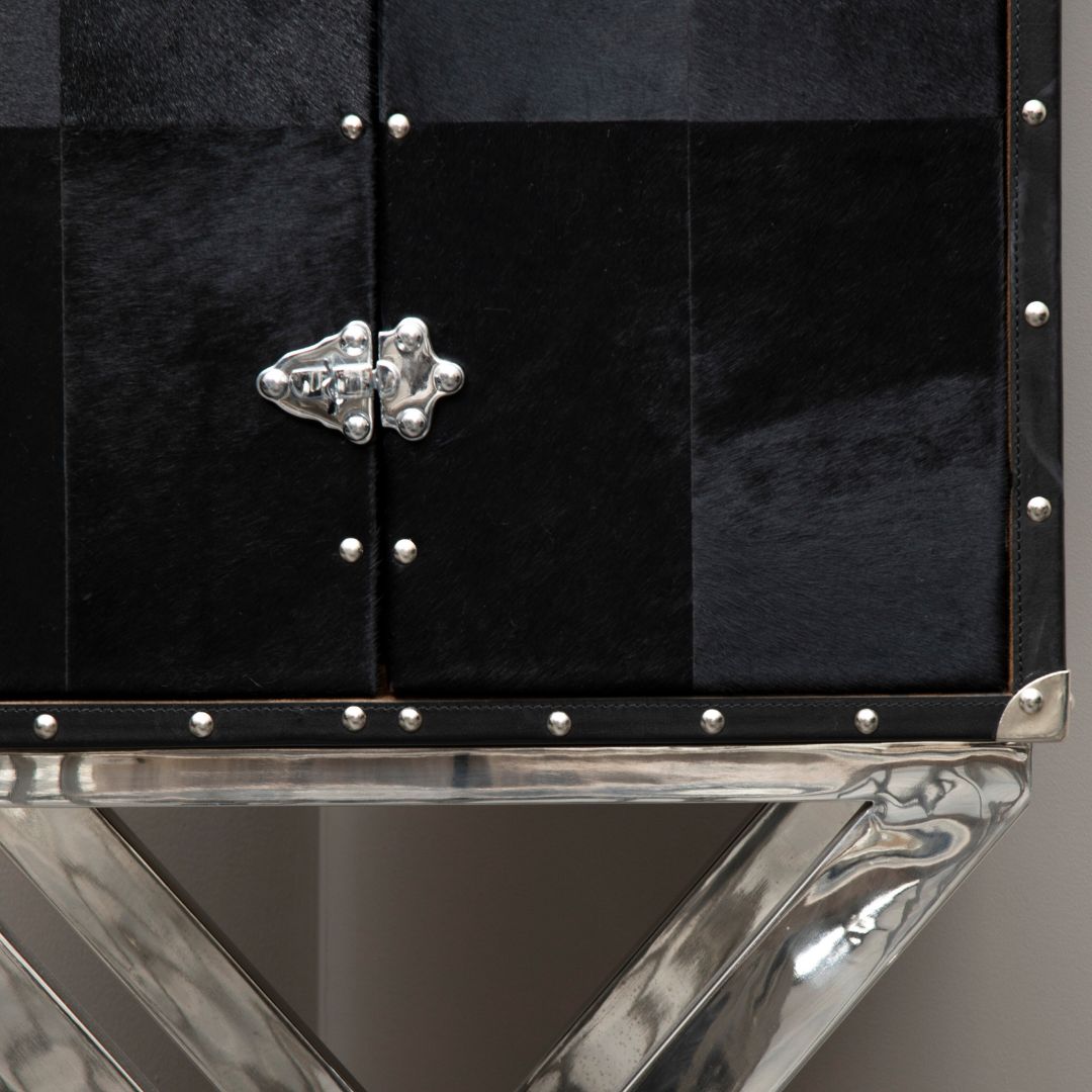 Elegant Chelsea Townhouse Cross Base Drinks Cabinet - Home Bar Organization