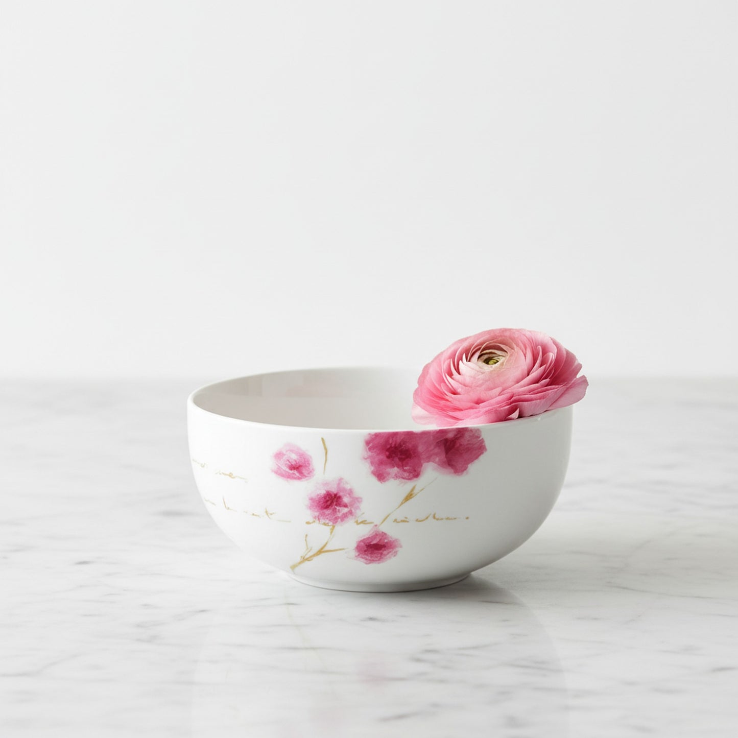 Elegant Vista Alegre Arigato Bowl - White and Pink Flowers